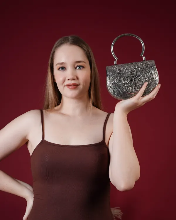 Noor_Royal_Silver_Minaudière